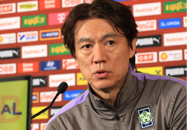 홍명보표 3백 ‘작심 비판’…장지현 해설 “감독 경질됐다고 생각하고 새 판 짜야”, 이근호 해설 “오히려 전술에 물음표 남겨”