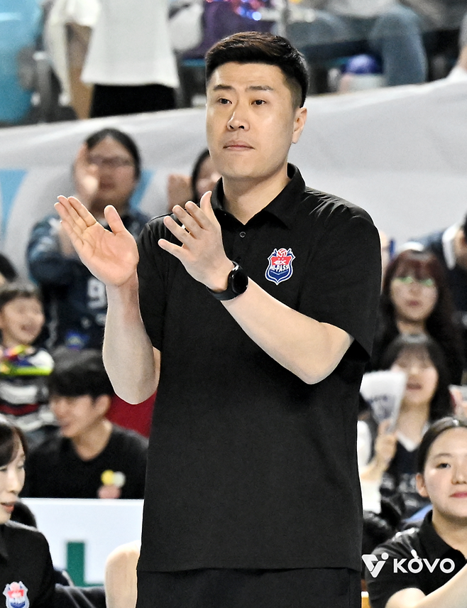 ‘졸지에 사령탑’ 1차전 패배, 도로공사 김영래 대행 “압박감 크다, 조심스러워”[현장인터뷰]