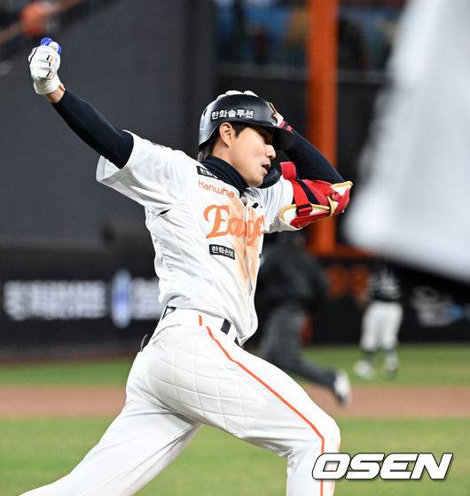 '4시간 19분 대혈투' KT, 한화와 2:4→6:5→11:5→11:11→14:11 난타전 끝 개막 4연승 질주 [대전 리뷰]