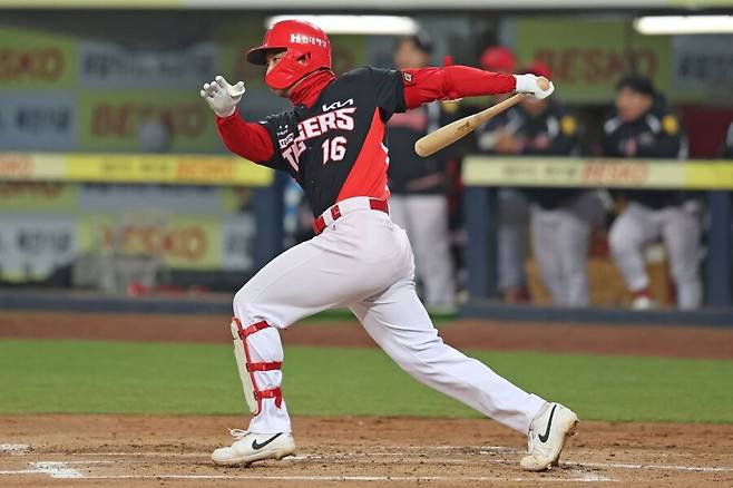 넘어지기만 해도 KIA팬들 걱정하는 선수가 있다… 아찔했던 순간, 액땜 될 수 있을까