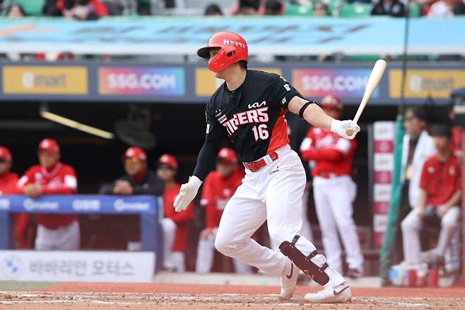 넘어지기만 해도 KIA팬들 걱정하는 선수가 있다… 아찔했던 순간, 액땜 될 수 있을까