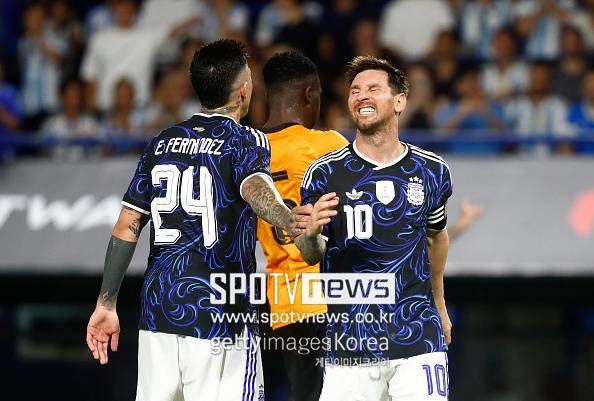 ‘굿바이’ 메시, 북중미월드컵 직전 아르헨티나 대표팀 은퇴 같은 마지막 홈 경기 “여전히 마법 같은 활약”