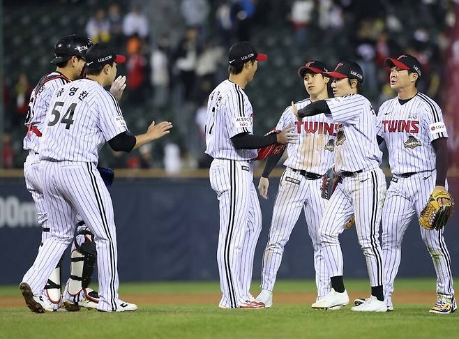 “하늘이 경고를 주는 것 같다” 염경엽과 LG의 깨달음… 우승 팀이 드디어 출항했다