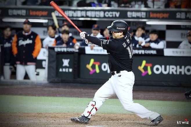 '50억 너무 싸 보이네' 김현수, 한국시리즈 이어 한화에 또 9회 비수 꽂다→