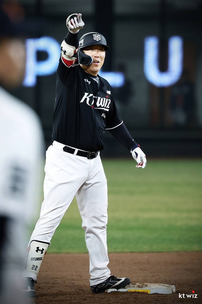 '50억 너무 싸 보이네' 김현수, 한국시리즈 이어 한화에 또 9회 비수 꽂다→