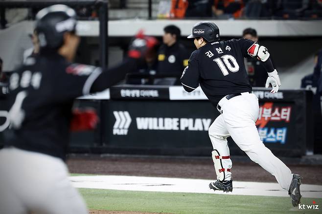 '50억 너무 싸 보이네' 김현수, 한국시리즈 이어 한화에 또 9회 비수 꽂다→