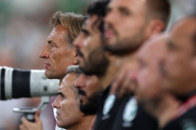 2연패→결국 경질 결단, 공식 발표만 남았다…홍명보 감독과 韓 사령탑 경쟁한 르나르, 월드컵 앞두고 사우디와 결별 '유력'