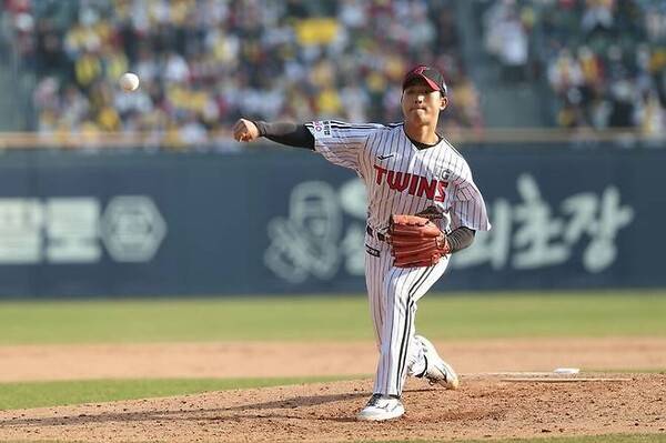 롯데 고마워… 새 필승조 나왔다, 압도적 구위 보여준 LG 우강훈