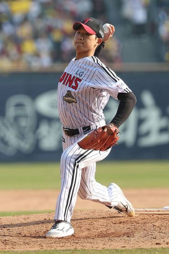 롯데 고마워… 새 필승조 나왔다, 압도적 구위 보여준 LG 우강훈