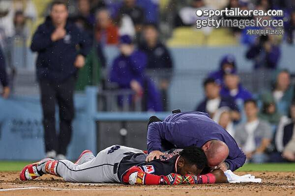 '진심으로 화가 났다' 이례적으로 분노 표출한 오타니, 美에서도 화제...155km 강속구 던지고 머리 감싸 쥔 이유는?