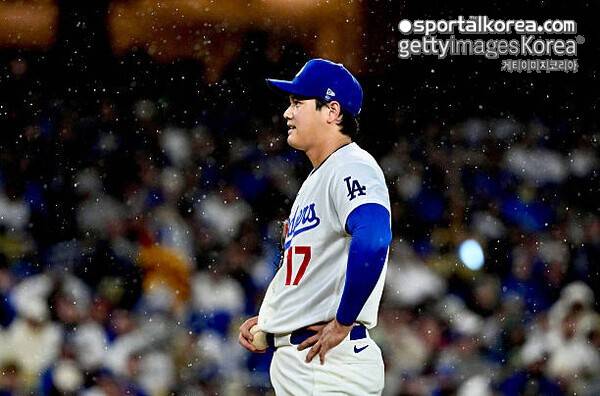 '진심으로 화가 났다' 이례적으로 분노 표출한 오타니, 美에서도 화제...155km 강속구 던지고 머리 감싸 쥔 이유는?