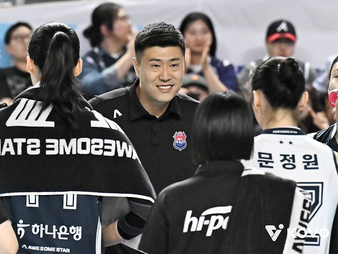 “보고 있나? 감독의 역할이 얼마나 중요한지...” 정규리그 1위 메리트를 스스로 걷어찬 도로공사, 그 대가는 1차전 패배였다 [남정훈의 오버 더 네트]