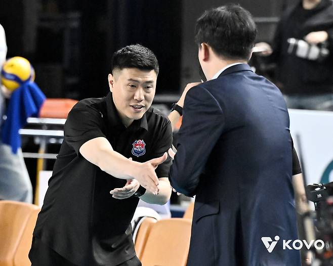 “보고 있나? 감독의 역할이 얼마나 중요한지...” 정규리그 1위 메리트를 스스로 걷어찬 도로공사, 그 대가는 1차전 패배였다 [남정훈의 오버 더 네트]