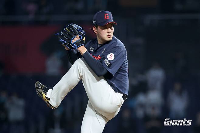 예견된 교통사고 후유증...롯데 클로저 김원중, 올 시즌 200세이브 가능할까 [IS 피플]