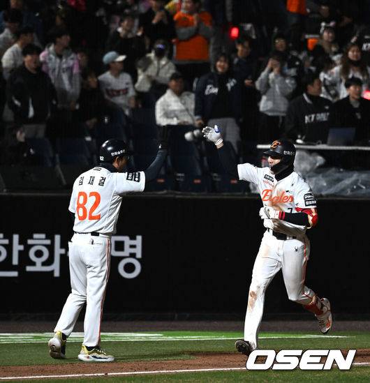 '거포 유격수 맞네' 동점 스리런만 벌써 두 번…심우준, 공포의 9번타자로 변신했다