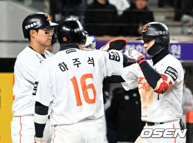 '거포 유격수 맞네' 동점 스리런만 벌써 두 번…심우준, 공포의 9번타자로 변신했다