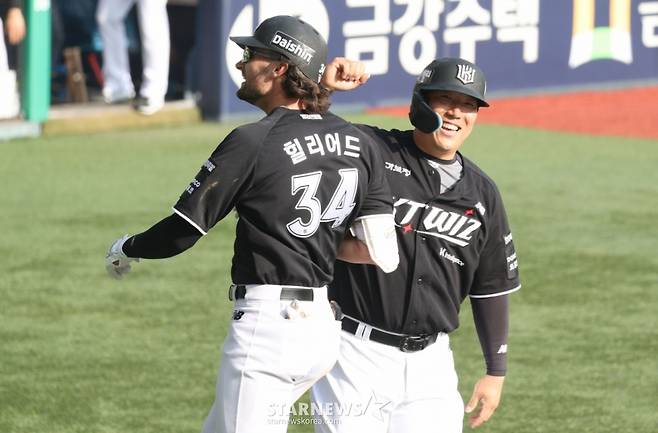 '타율·OPS 1위' KBO 타격 1황, LG도 삼성도 아니었다! 확 달라진 '힘 법사' KT... 불리한 일정도 깨부순다