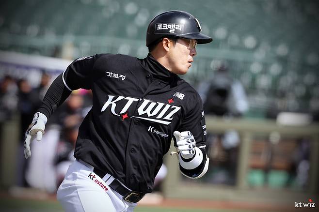 얼굴 향한 직구, 쓰러진 허경민...검진 결과 나왔다 '이상 없음'