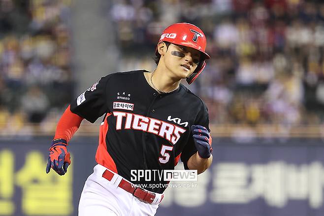 “아껴 쓰고 있다” 김도영 끓는 피, 꾹꾹 억누른다… 내야 안타 하나보다, 완주가 더 중요하다