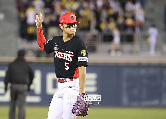 “아껴 쓰고 있다” 김도영 끓는 피, 꾹꾹 억누른다… 내야 안타 하나보다, 완주가 더 중요하다