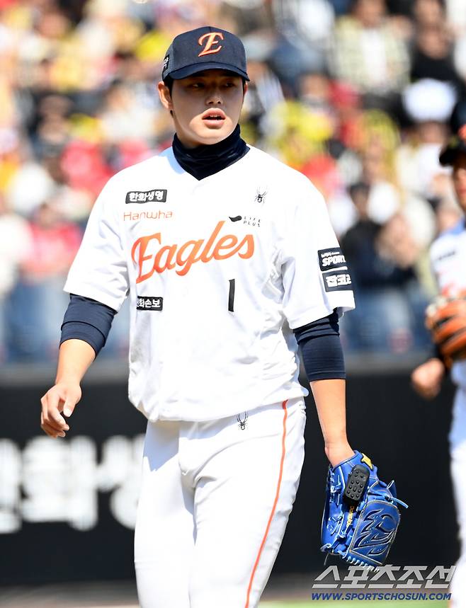 개막 5일만에 달라진 한화의 한가지 → '거포 포수' 선발출전…문동주와 호흡 어떨까 [대전In&Out]