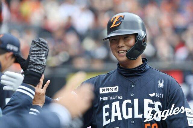 '와' 한화 5G 만에 라인업 전격 변경, 거포 포수 유망주 카드 꺼냈다…어떻게 문동주 파트너 낙점됐나