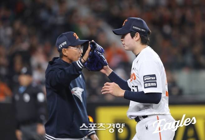 2연승 뒤 2연패 ‘널뛰기 한화’, 작년 초반과 180도 다른 고민···2경기 7회 이후 19실점 ‘불안한 불펜’