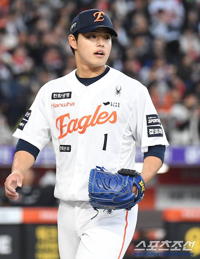 155㎞ 광속구 여전한데…'어깨 부상 → WBC 불참 → 빌드업 부족' 돌아온 문동주마저 '삐끗', 갈길 먼 한화 [대전리포트]