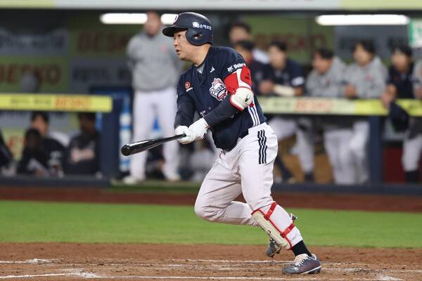 '데뷔 20년 만의 최악 스타트' 양의지에게 대체 무슨 일이 있었나…어느덧 세는 나이 40, '에이징 커브' 우려 '스멀스멀'