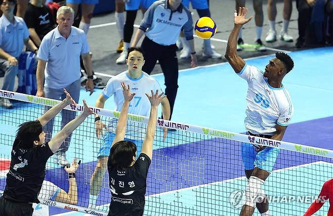 블랑 감독, 대한항공 외인 교체에 일침