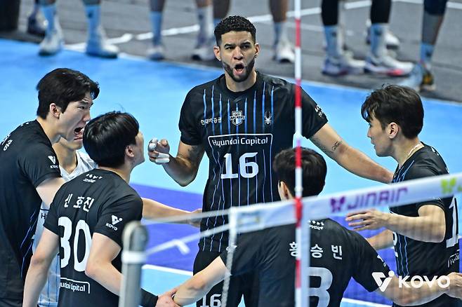 다잡은 승리 놓친 현대캐피탈...블랑 감독