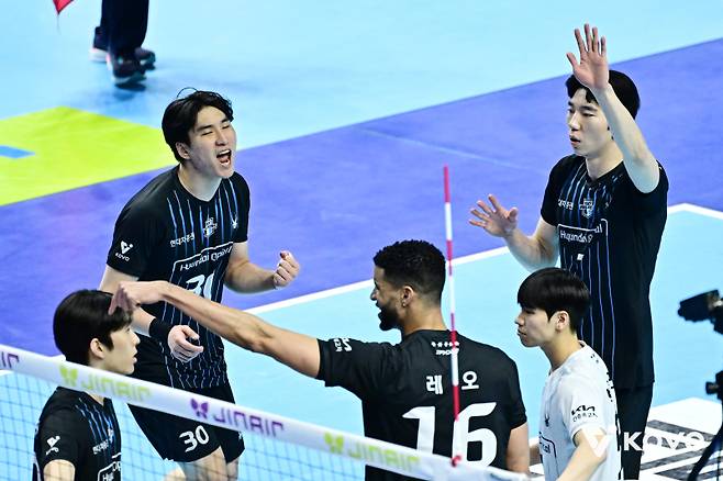 다잡은 승리 놓친 현대캐피탈...블랑 감독