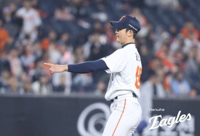 'KKKKK' 한화 2라운드 신인 72구 투혼, 문동주보다 많이 던졌다…강백호더비 싹쓸이패에도 한화 팬들 왜 강건우를 외쳤나 [MD대전]