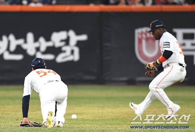 대전 불바다 3연전 싹쓸이+'36점' 신기록!…'장성우 6타점→문동주 난타→오재원 실책→강백호·문현빈 반격포' KT, 한화 잡고 개막 5연승 [대전리뷰]