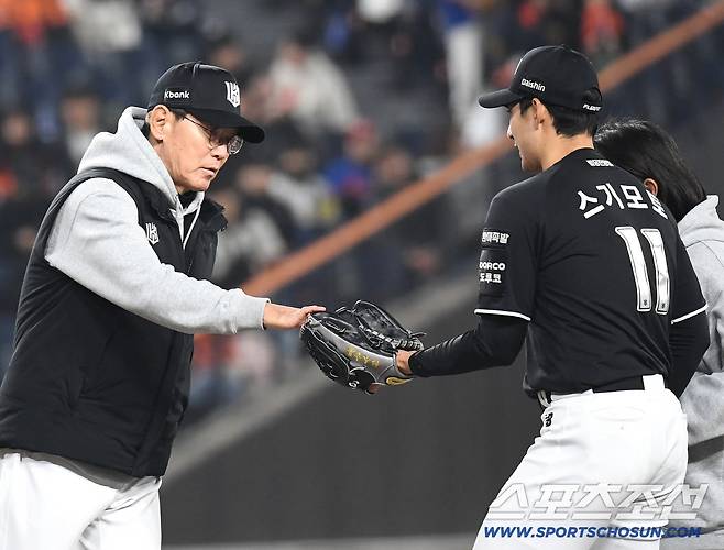 대전 불바다 3연전 싹쓸이+'36점' 신기록!…'장성우 6타점→문동주 난타→오재원 실책→강백호·문현빈 반격포' KT, 한화 잡고 개막 5연승 [대전리뷰]