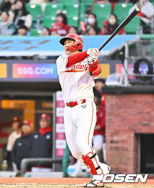 ‘시즌 첫 홈런 폭발’ 작년 부상 악몽 떠올린 519홈런 레전드 “실망시키지 않기 위해 정말 열심히 준비했다” [오!쎈 인천]