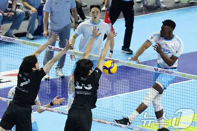 이란 탈출 후 한국행…대한항공 마쏘