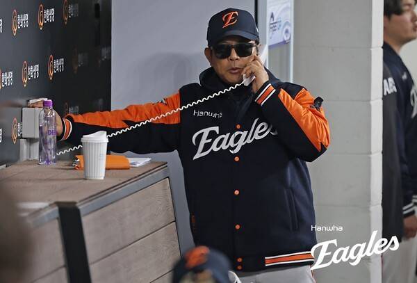 마운드 '총체적 난국' 한화, 누가 나와도 무너진다…문동주마저 대량 실점, 지난해 '철벽 투수진' 어디로 갔나