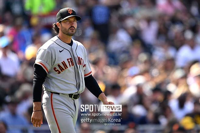 '1루수 실책인데' SF 감독 대뜸 이정후 저격…실책 연발→선수들끼리 말다툼까지