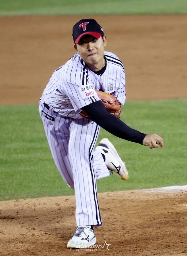 롯데가 포기한 ERA 7.50 사이드암, 단 4G 만에 우승팀 필승조 우뚝! 대체 어떻게 사령탑 홀렸나