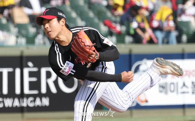 롯데가 포기한 ERA 7.50 사이드암, 단 4G 만에 우승팀 필승조 우뚝! 대체 어떻게 사령탑 홀렸나