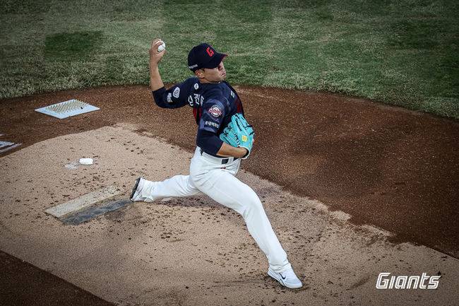 1아웃을 못 잡아서…151km 희망을 던졌는데, 승리의 신은 왜 김진욱을 외면하나