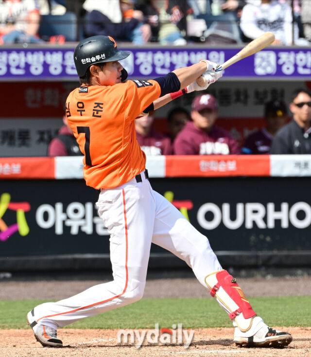 '이런 반전이' 한화 50억 유격수가 韓 타점 1위라니, 10홈런 친 적도 없는데…김경문