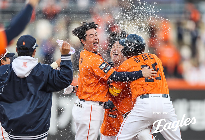 23점을 뽑아도 못 이기는 야구…강팀의 조건은 결국 ‘밸런스’다