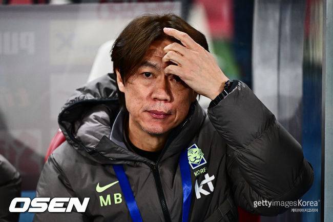 “손흥민 침묵한 이유 나왔다”…홍명보식 백스리, 에이스 ‘원톱 고립’으로 죽였다