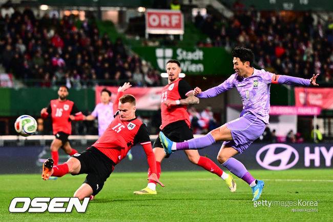 “손흥민 침묵한 이유 나왔다”…홍명보식 백스리, 에이스 ‘원톱 고립’으로 죽였다