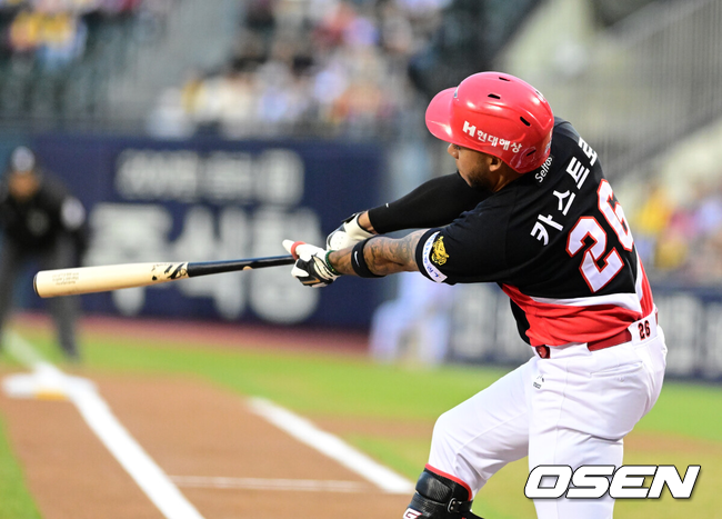 11타수 7안타→10타수 무안타, 펄펄 날던 카스트로에 무슨 일이? 이범호