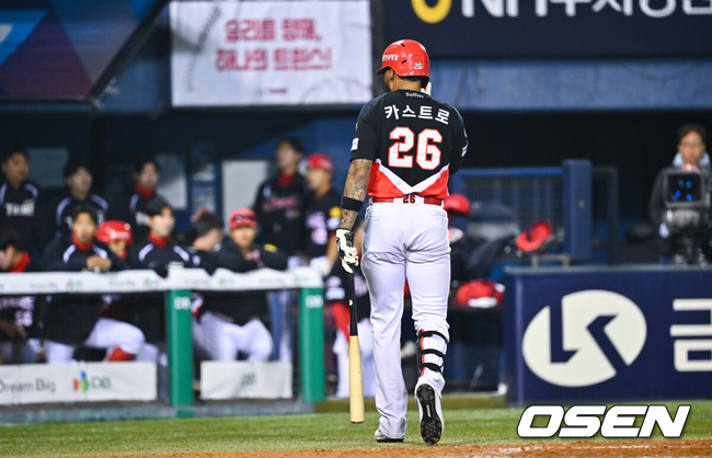 11타수 7안타→10타수 무안타, 펄펄 날던 카스트로에 무슨 일이? 이범호