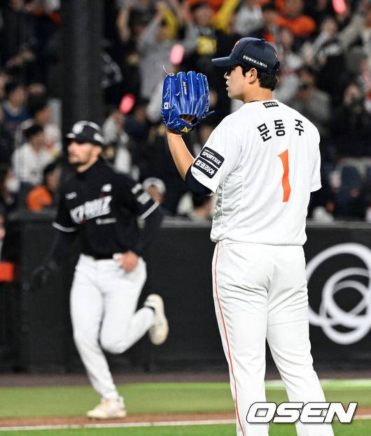 ‘만루포 악몽’ 문동주 비화 공개, 4이닝 5실점 무너졌는데 명장 왜 감쌌나 “원래 예정은 3이닝, 팀에 도움 됐다” [오!쎈 잠실]