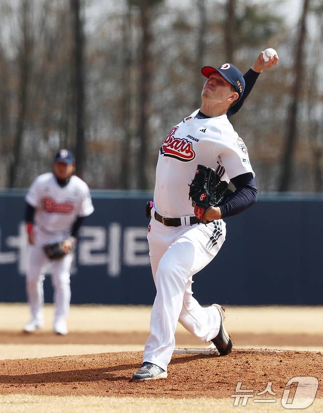 두산 플렉센, 한화전서 2회 투구 도중 조기 강판